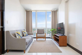 Furnished 2BR Top Floor Condo Minutes to Beach with Amazing Sea View, Netflix, WiFi and Pool Access